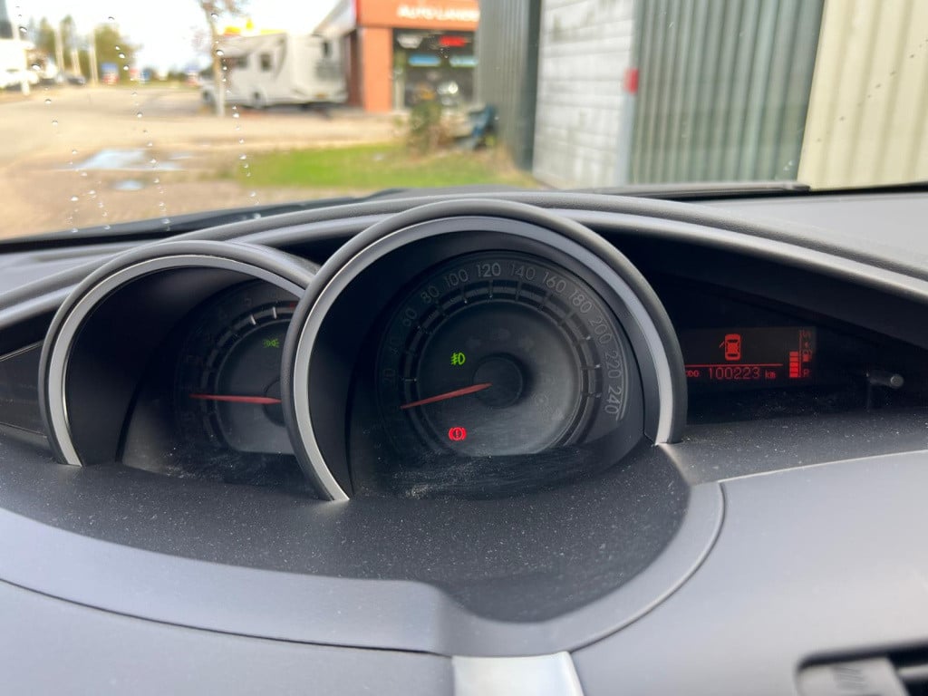 Toyota Corolla Verso 1.6 vvt-i comfort | trekhaak | park. sensoren | 100% d
