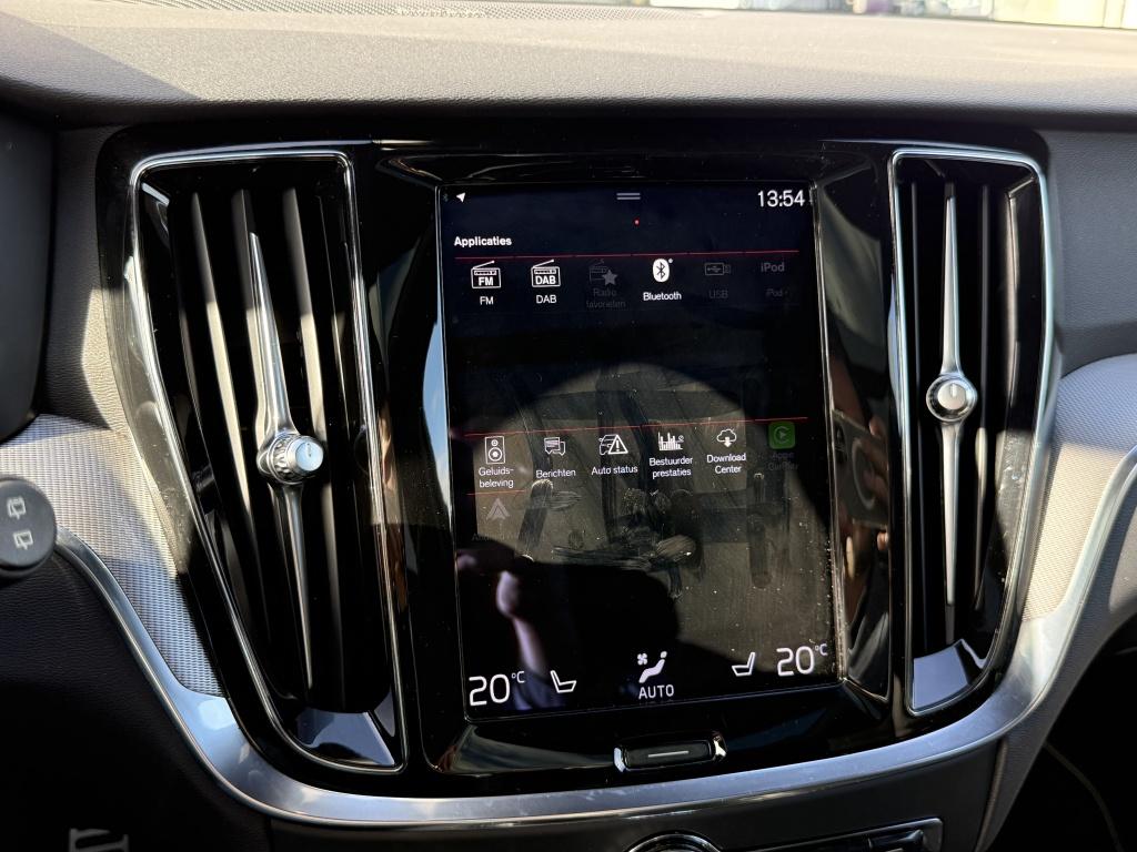 Volvo V60 t6 340pk recharge r-design| panodak| adap.cruise| 360camera| awd