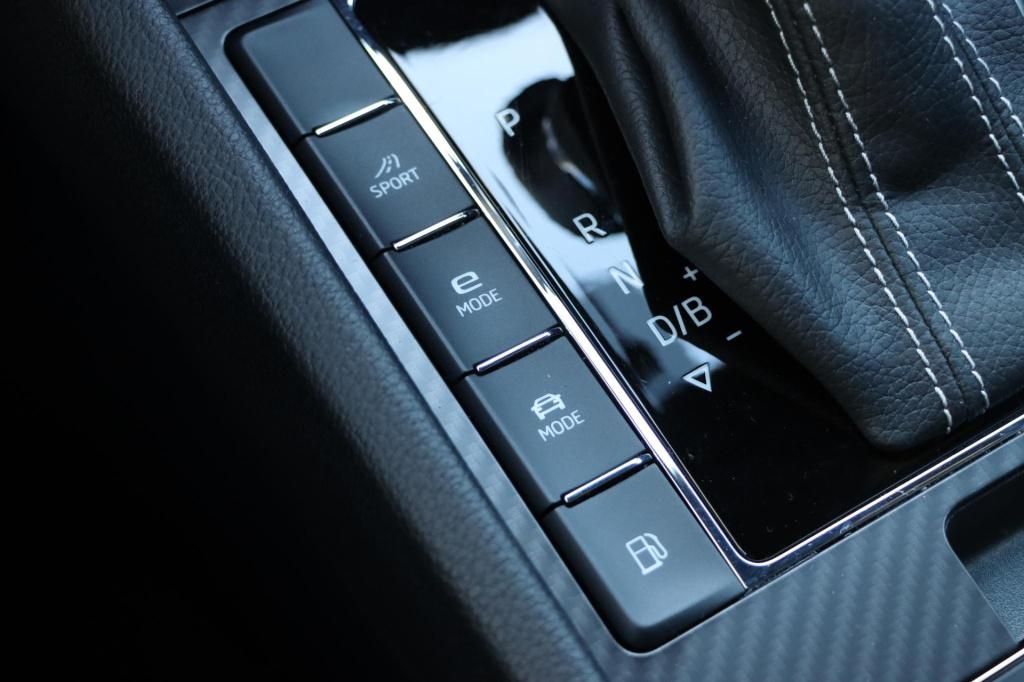 Skoda Superb combi 1.4 tsi iv sportline 217pk dsg6