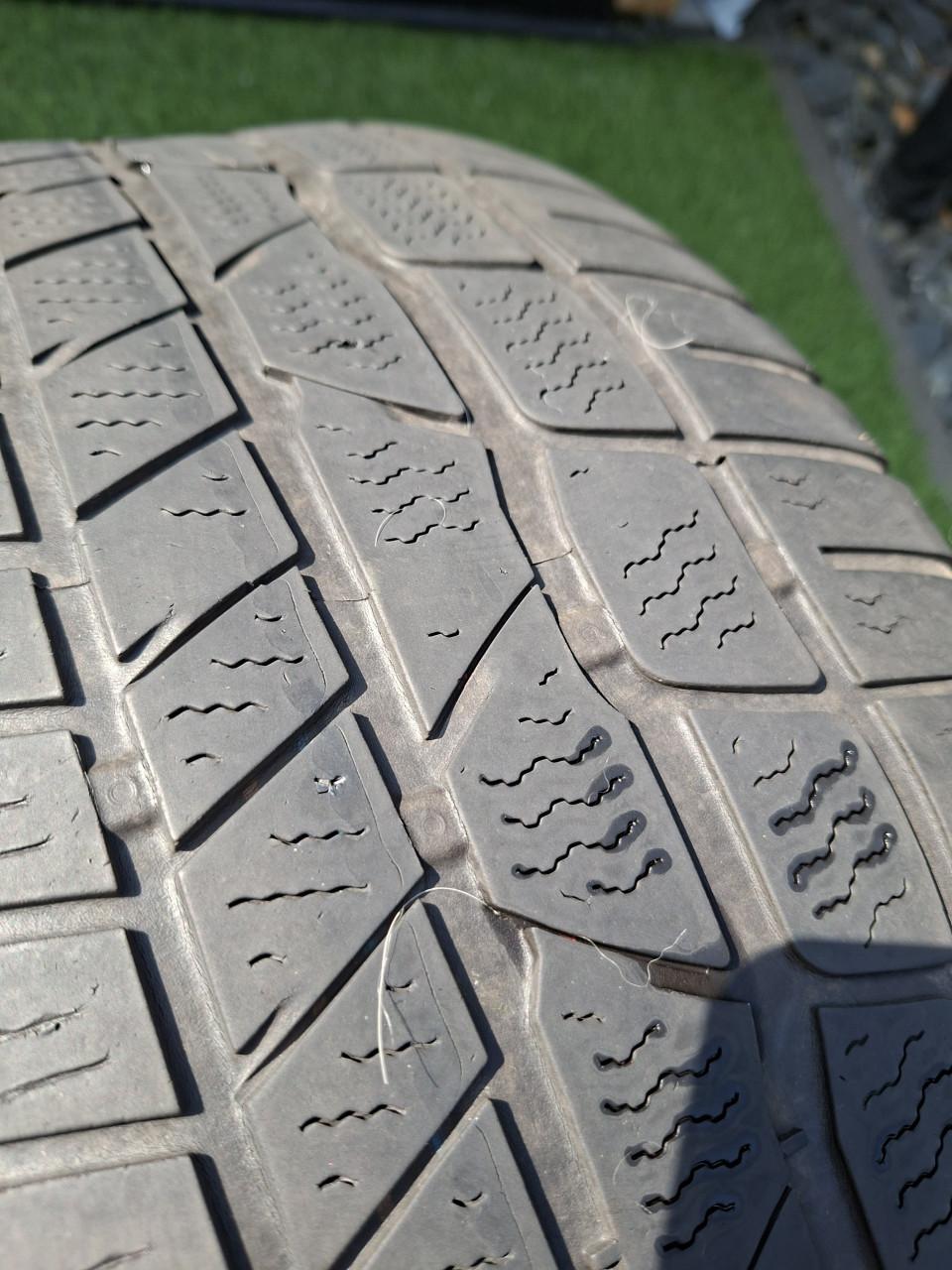 4 Continental Winterbanden 235x45 R19