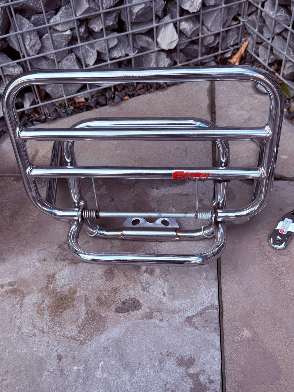 Vespa sprint scooter achterrekje van het merk Faco