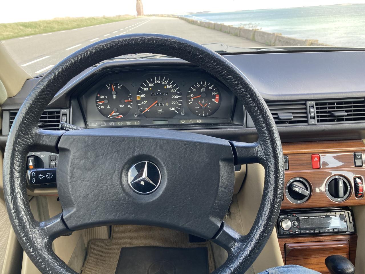 Mercedes 260E