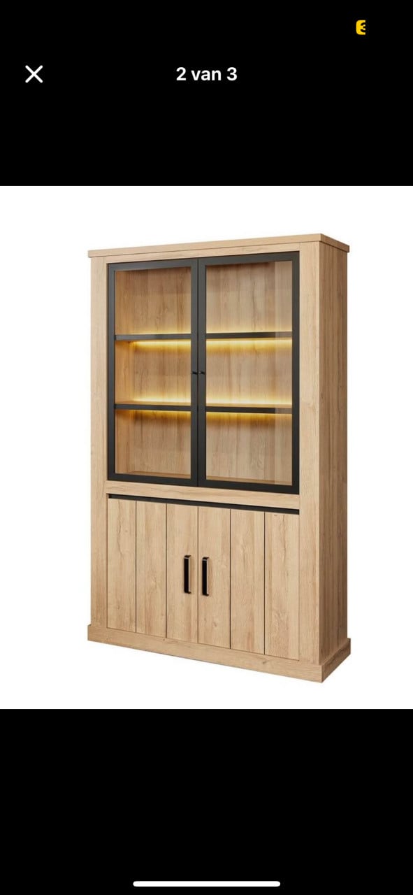 Vitrinekast met verlichting 135/48/220