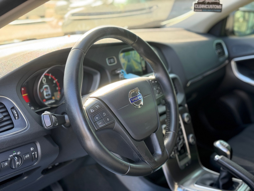 Volvo V40 2.0 t2 you! * cruise control * stoelverwarming * navigatie