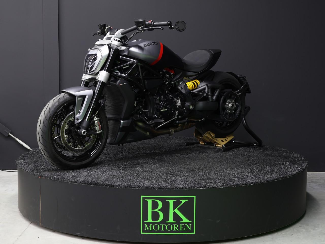 XDIAVEL BLACK STAR | 50st. Gelimiteerd!