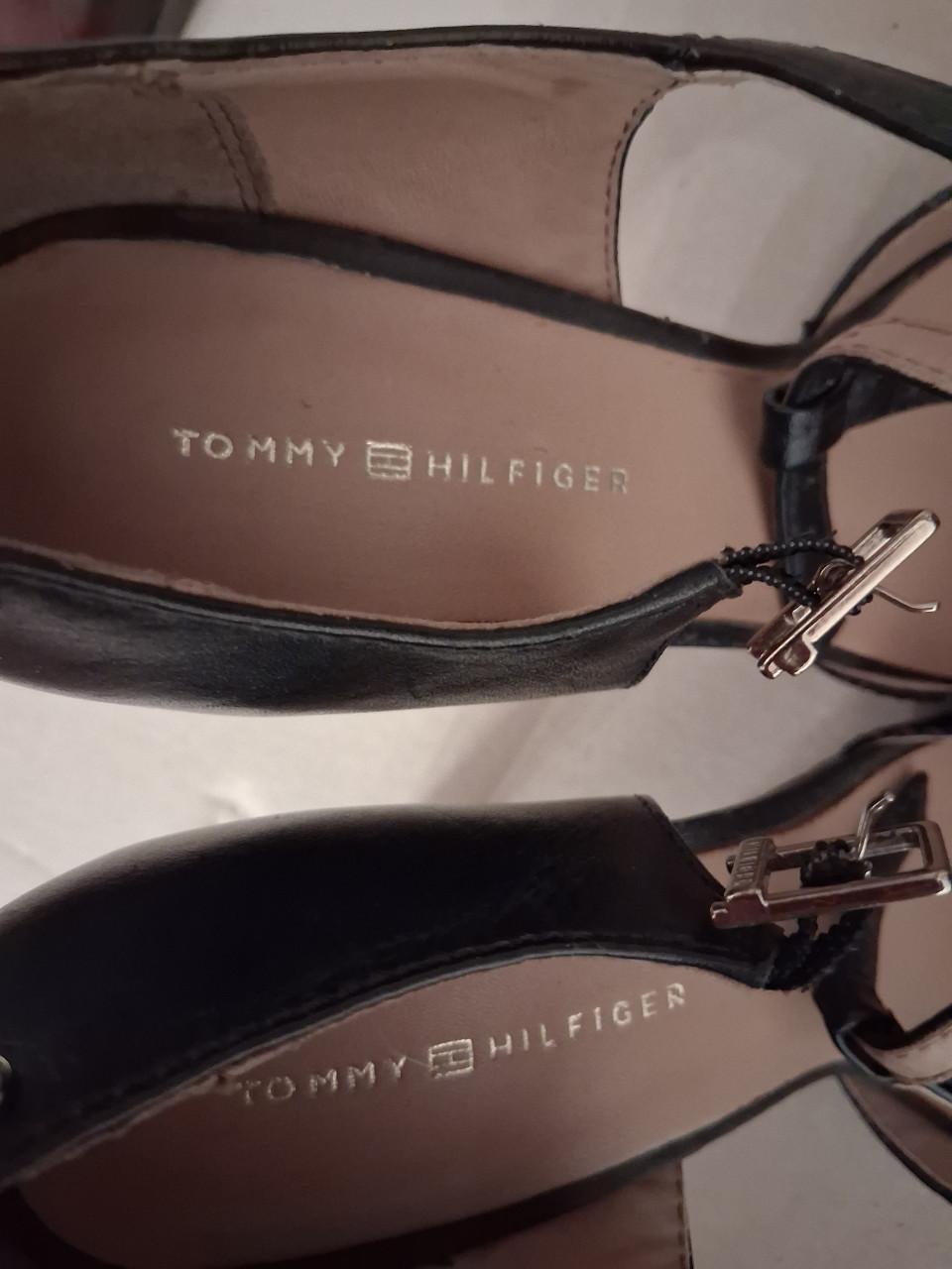 Tommy Hilfiger pumps