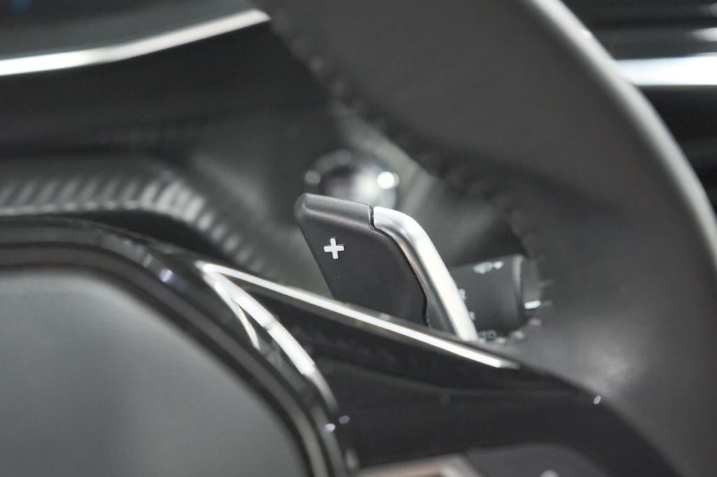 Peugeot 2008 puretech 130 eat8 allure | trekhaak afneembaar | camera | navi
