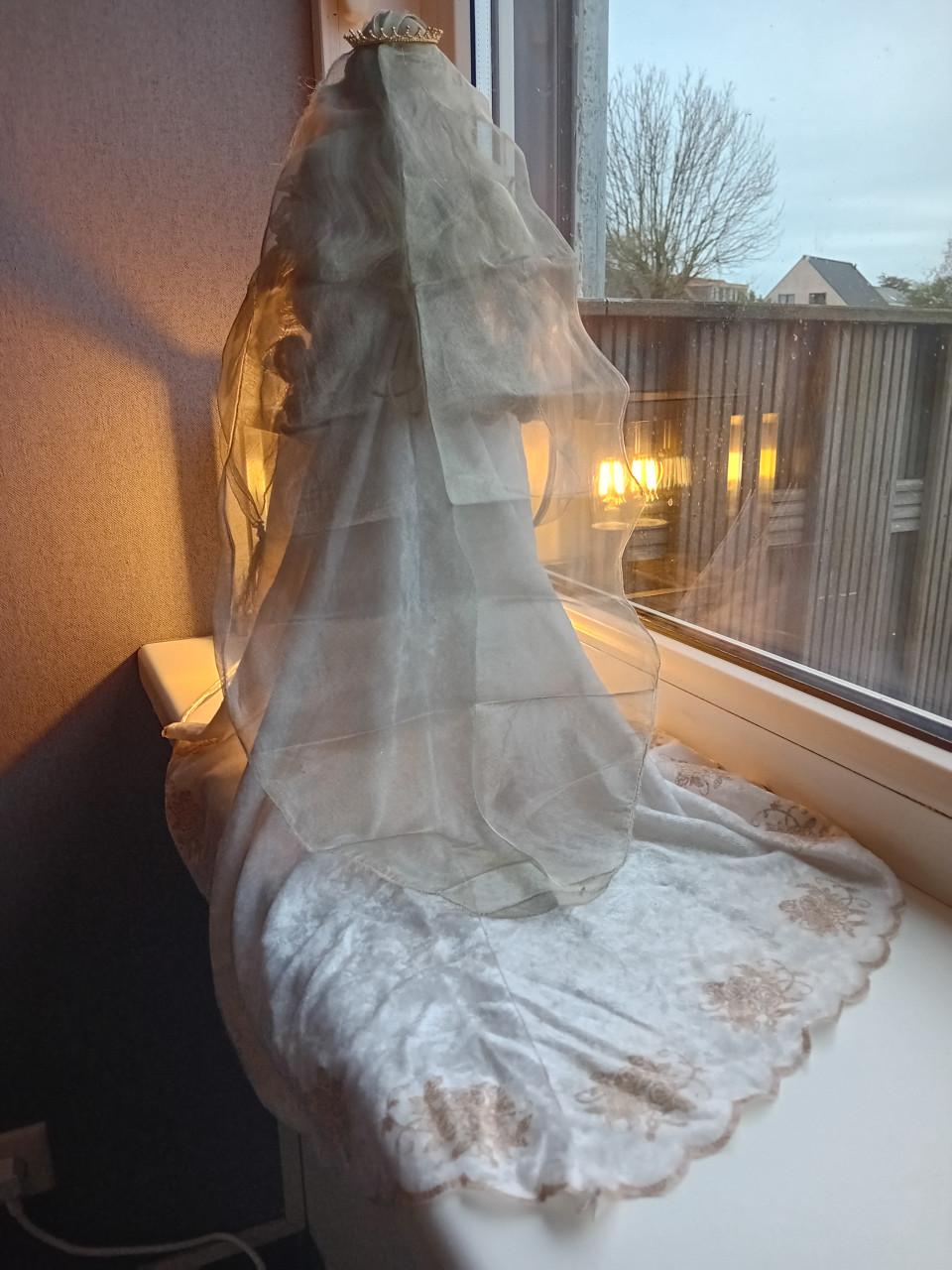 The Franklin Mint Arthurian Collection Heirloom Dolls: Guinevere