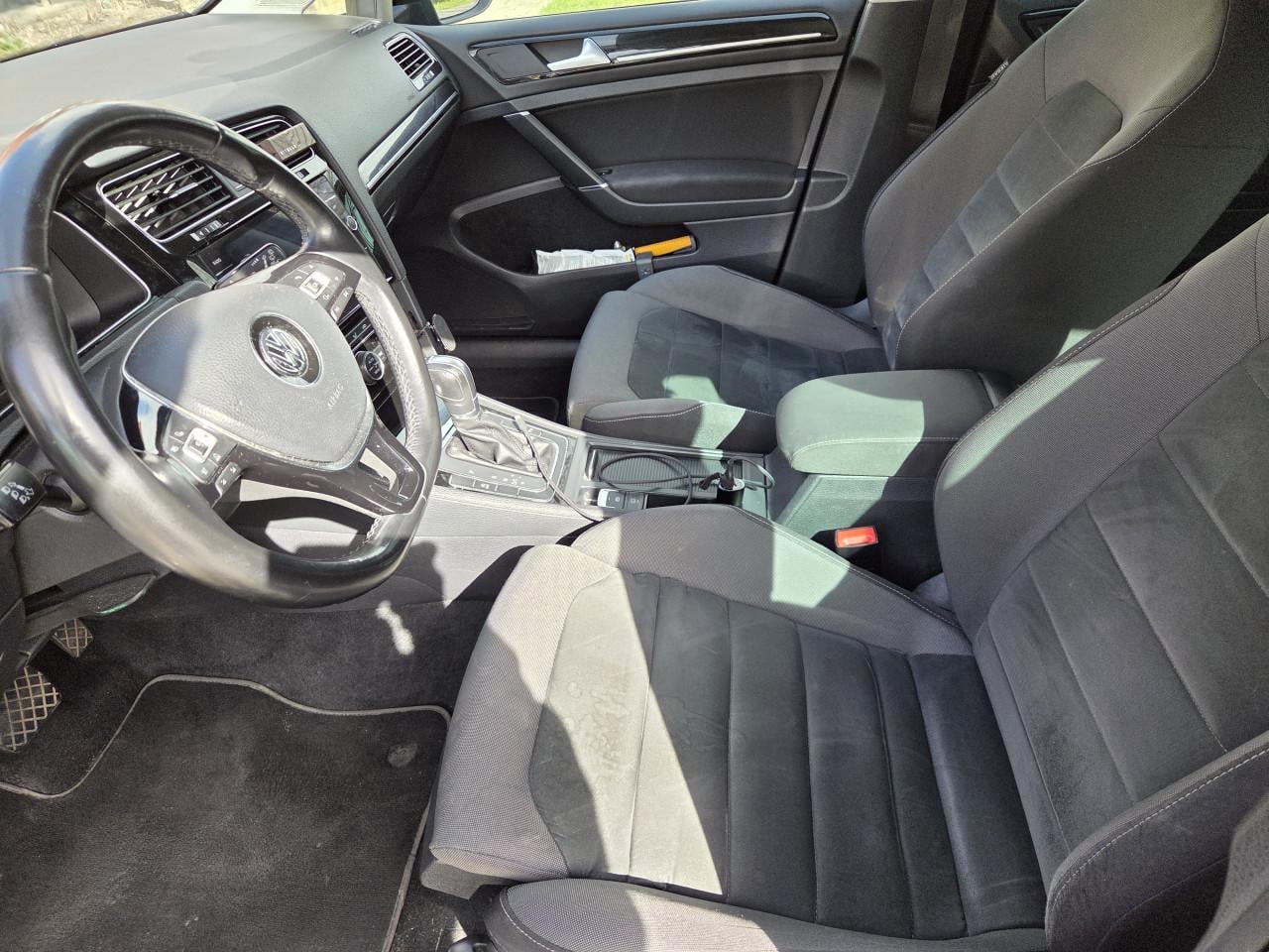 Volkswagen Golf VII- 1.6 TDI Highline Business R Automaat.