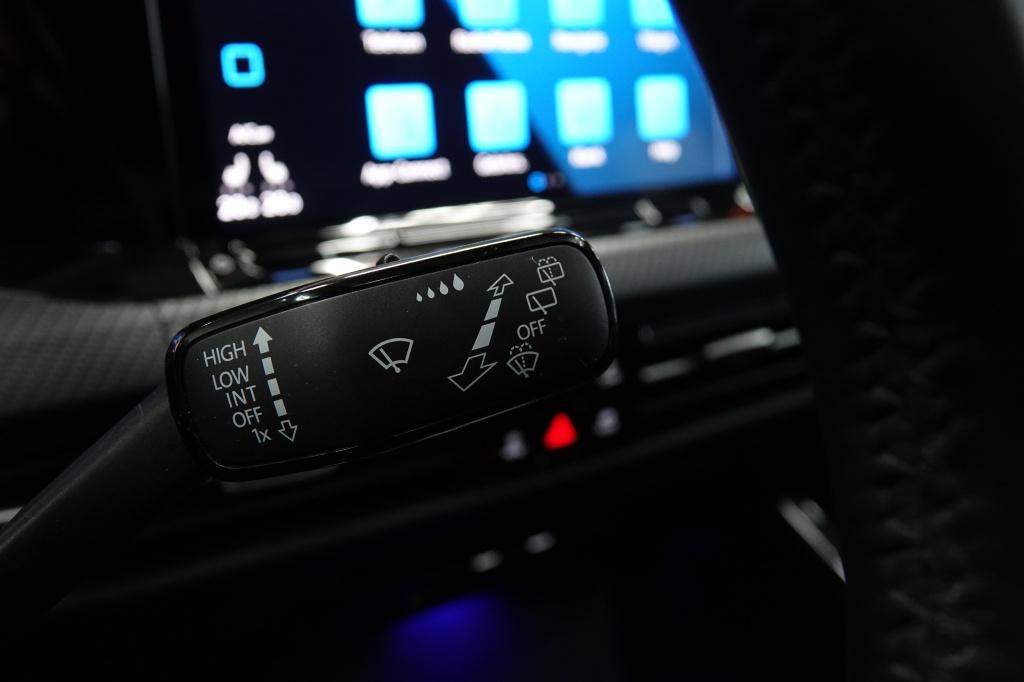 Volkswagen Golf r-line 1.5 etsi r-line | pano | iq-lights | acc | led |