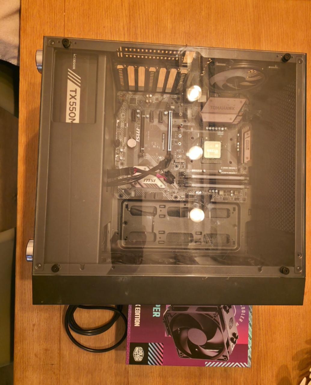 MSI tomahawk B450 - Skribble case - Ryzen 5 3600 - TX550M