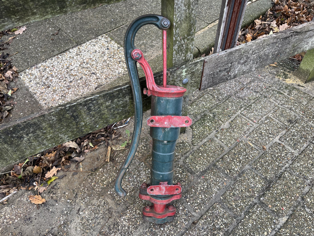 Waterpomp nr. 3 Gietijzer Antiek