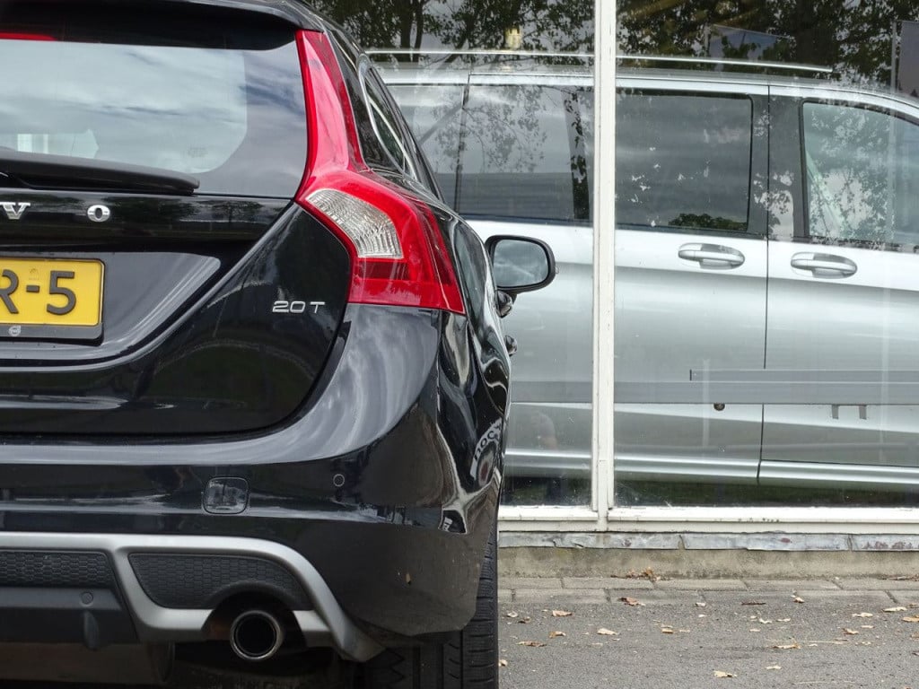 Volvo V60 2.0t momentum automaat | 200 pk | trekhaak