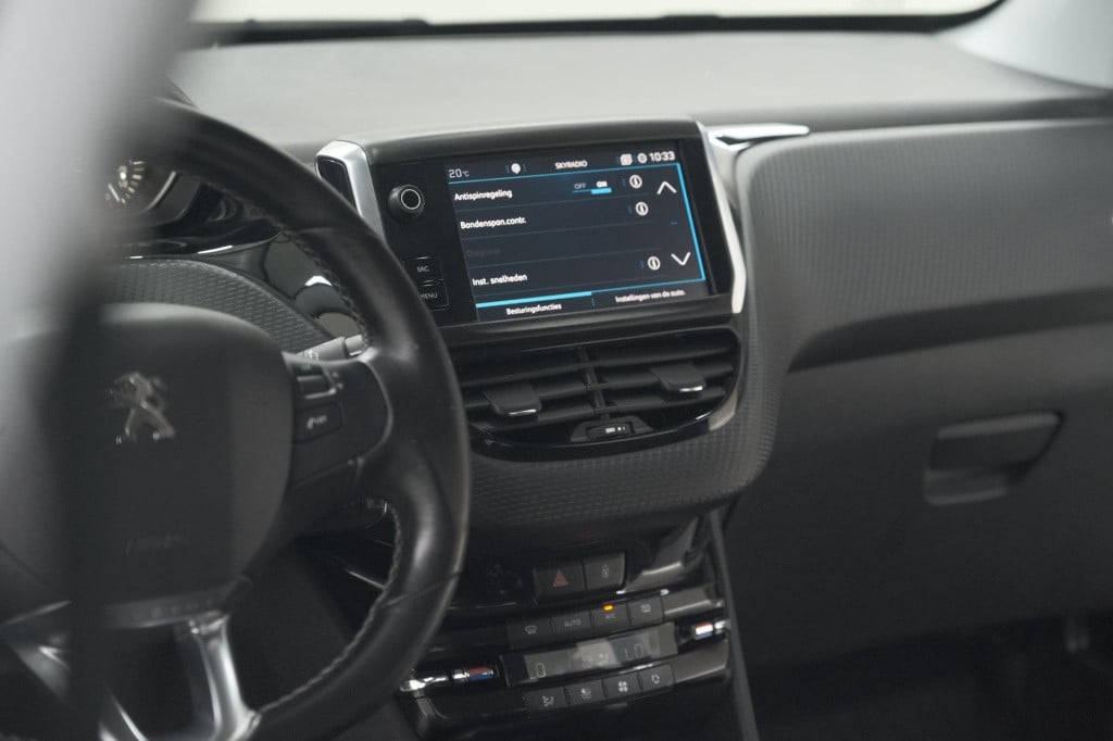 Peugeot 208 puretech 82 blue lease executive | parkeersensoren | navigatie 