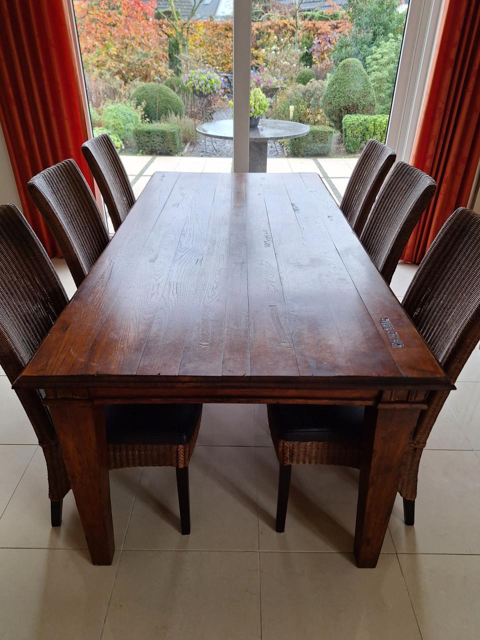 Eetkamertafel met 6 stoelen