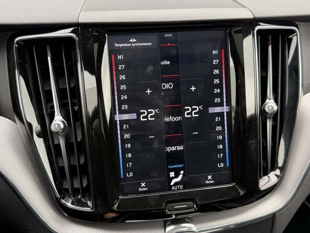 Volvo XC60 t8 390pk recharge r-design| panodak| adap.cruise| 360camera| led