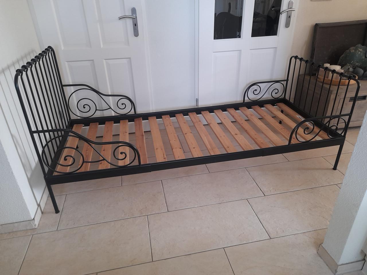 Meegroei bed  80 x 200 met matras (in goede nette staat )