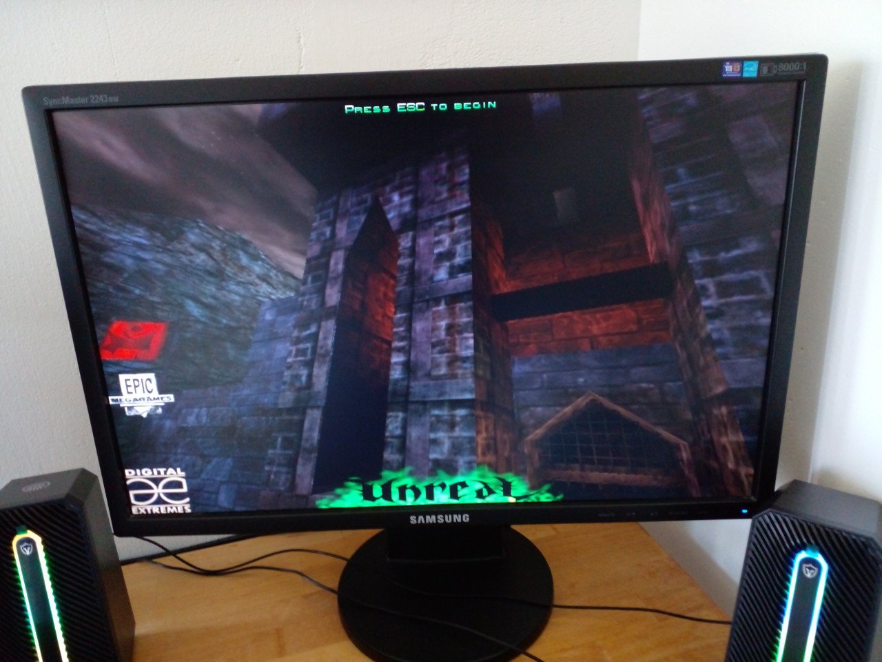 Complete computerset met monitor, wifi en veel classic games.