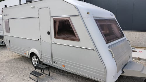Kip 50 TDB met voortent