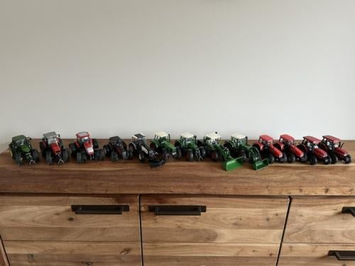 Verzameling landbouw miniaturen, o.a. Fendt & Valtra Valmet