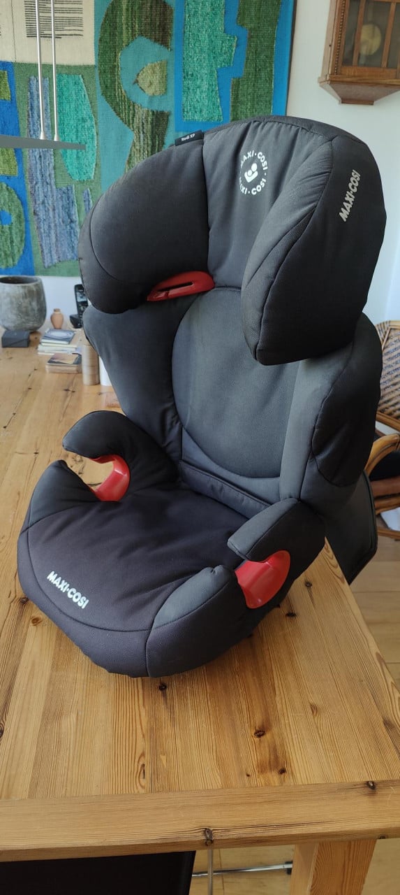 Maxi-Cosi Rodi XP Kinderautostoel ECE R44-04 Kleur nachtzwart 15-36 kilo