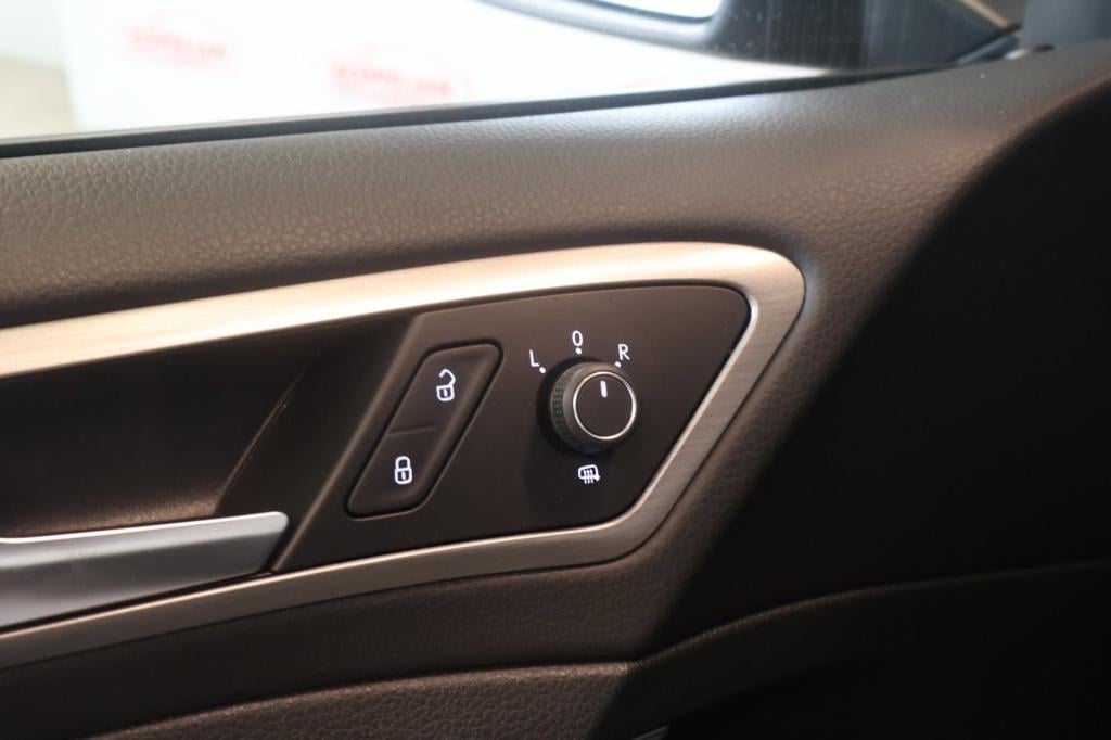 Volkswagen Golf 1.0 tsi connected series nl auto, carplay, all season bande