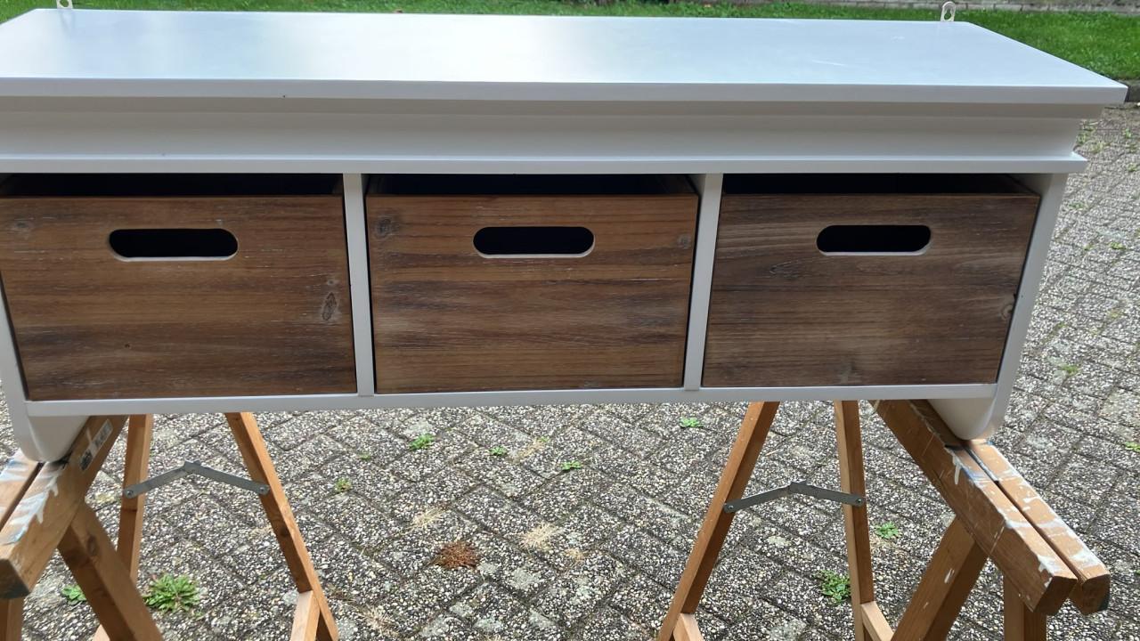 Wandkapstok met  3 lades en haken