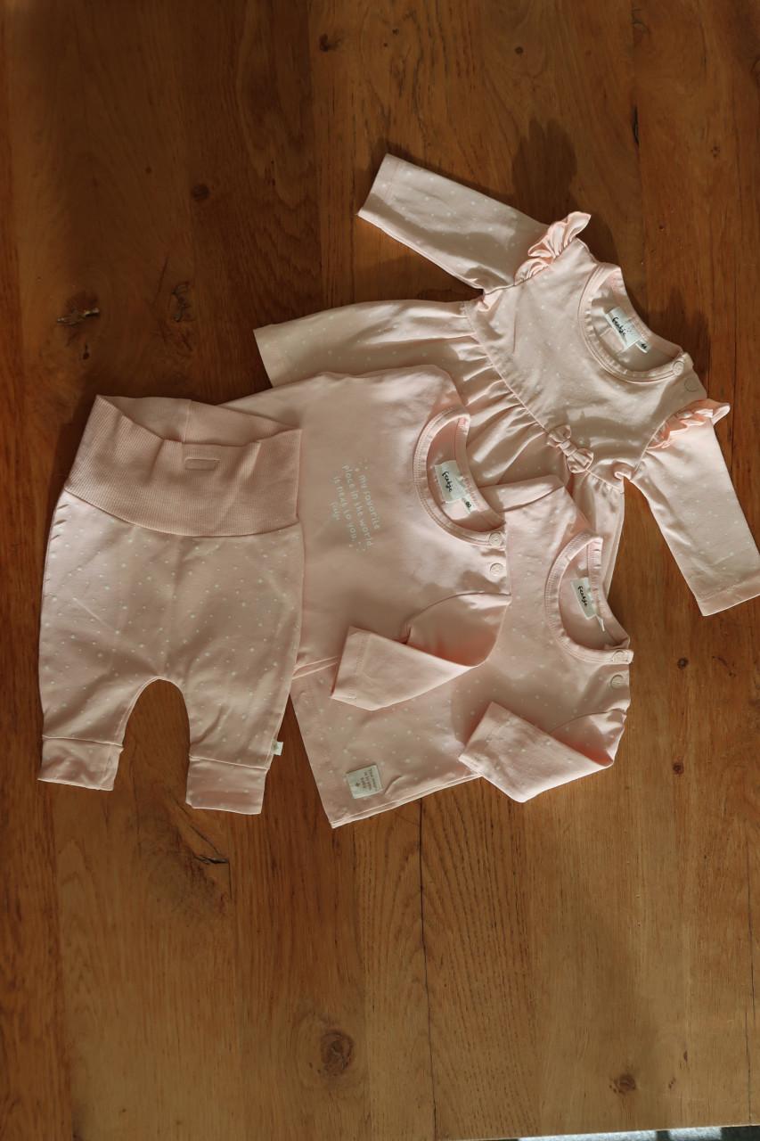 Jurkje, broekje en 2 truitjes van het merk Feetje maat 44/50 alles €5,00