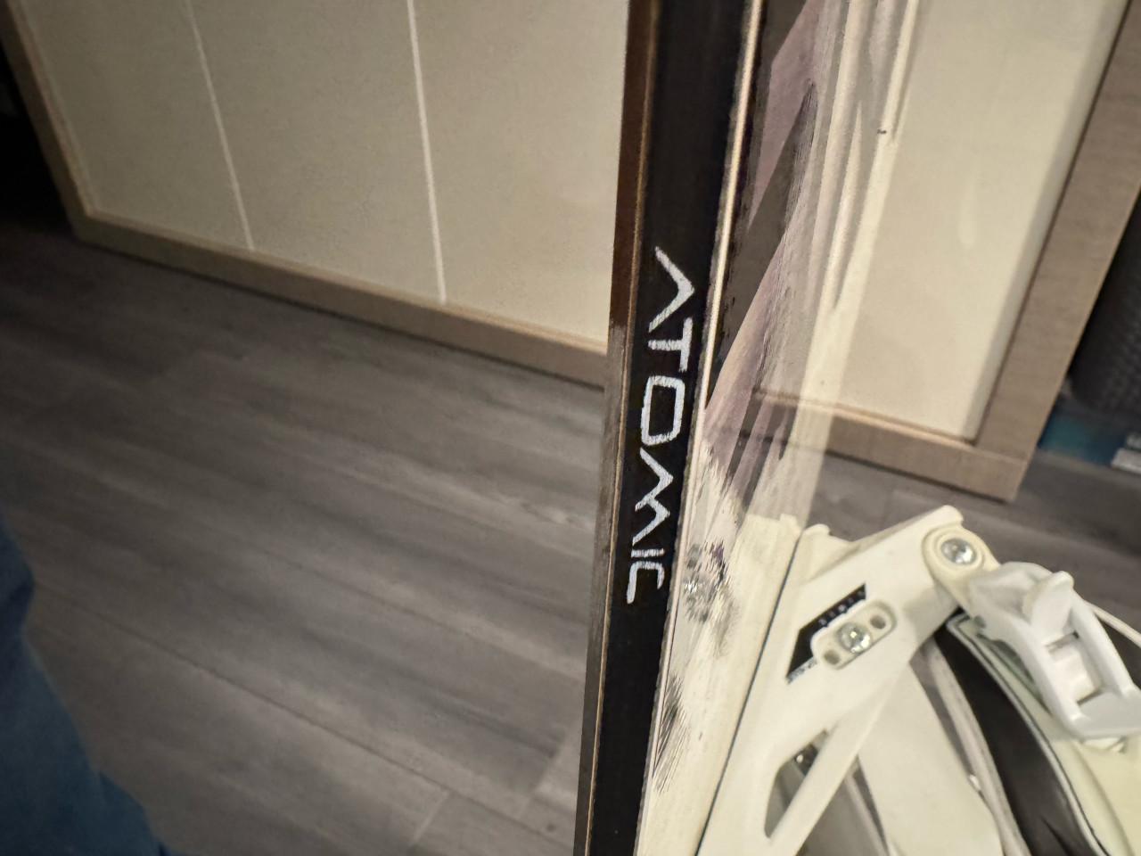 Atomic snowboard met bindingen en tas