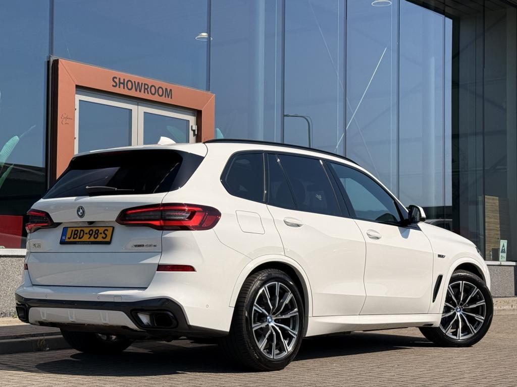 BMW X5 xdrive45e high executive | m pakket | pano | luchtvering | trekhaak 