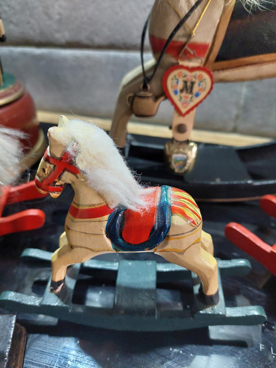 Pakket met draaimolen & meerdere paard(jes)