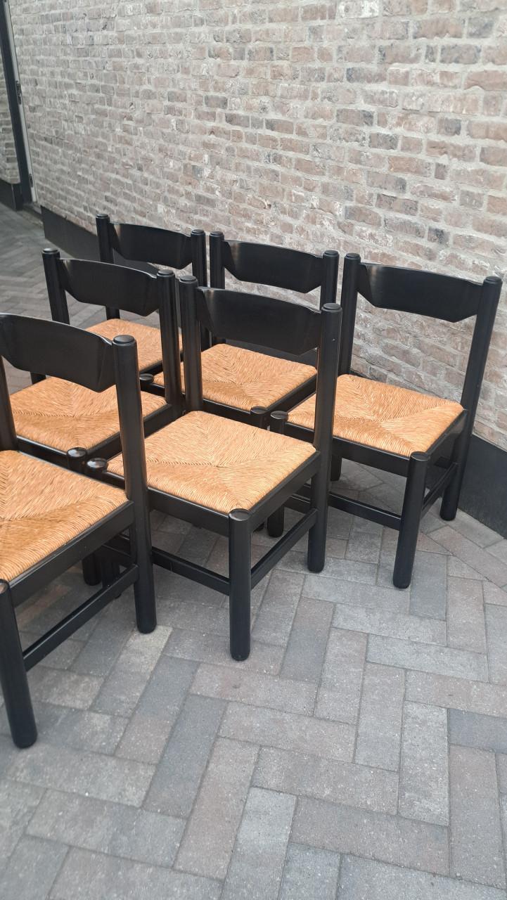 Eettafel met 6 stoelen van Vico Magistretti voor Cassina