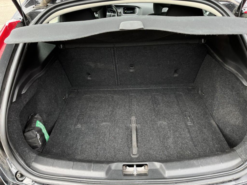 Volvo V40 2.0 t3 momentum | cruise | lmv 17'' | navi