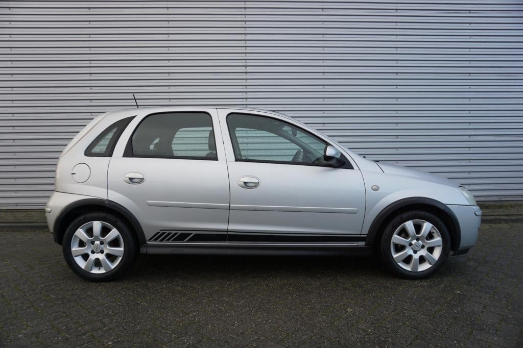 Opel Corsa 1.2-16v silverline airco / elektr. ramen / parkeersens. / lm vel