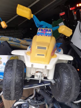 2 X Skelter -Quad 4-Wheel  &  Electrische Roze Volkswagen..Kever.?