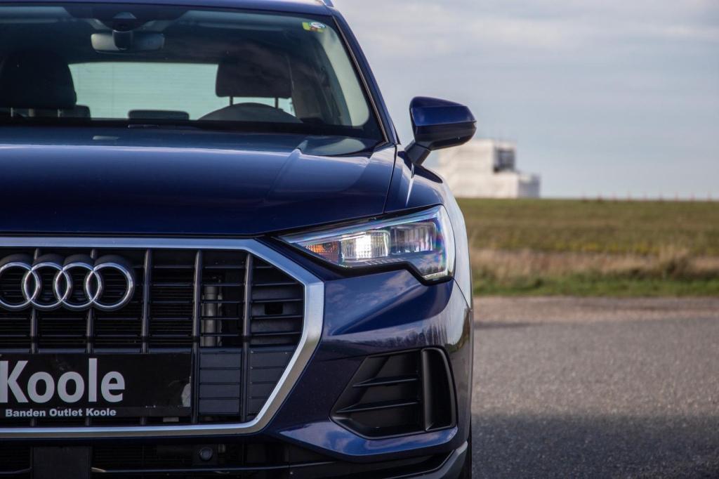 Audi Q3 45 tfsi e edition automaat / plug in hybrid / stoelverwarming / lee