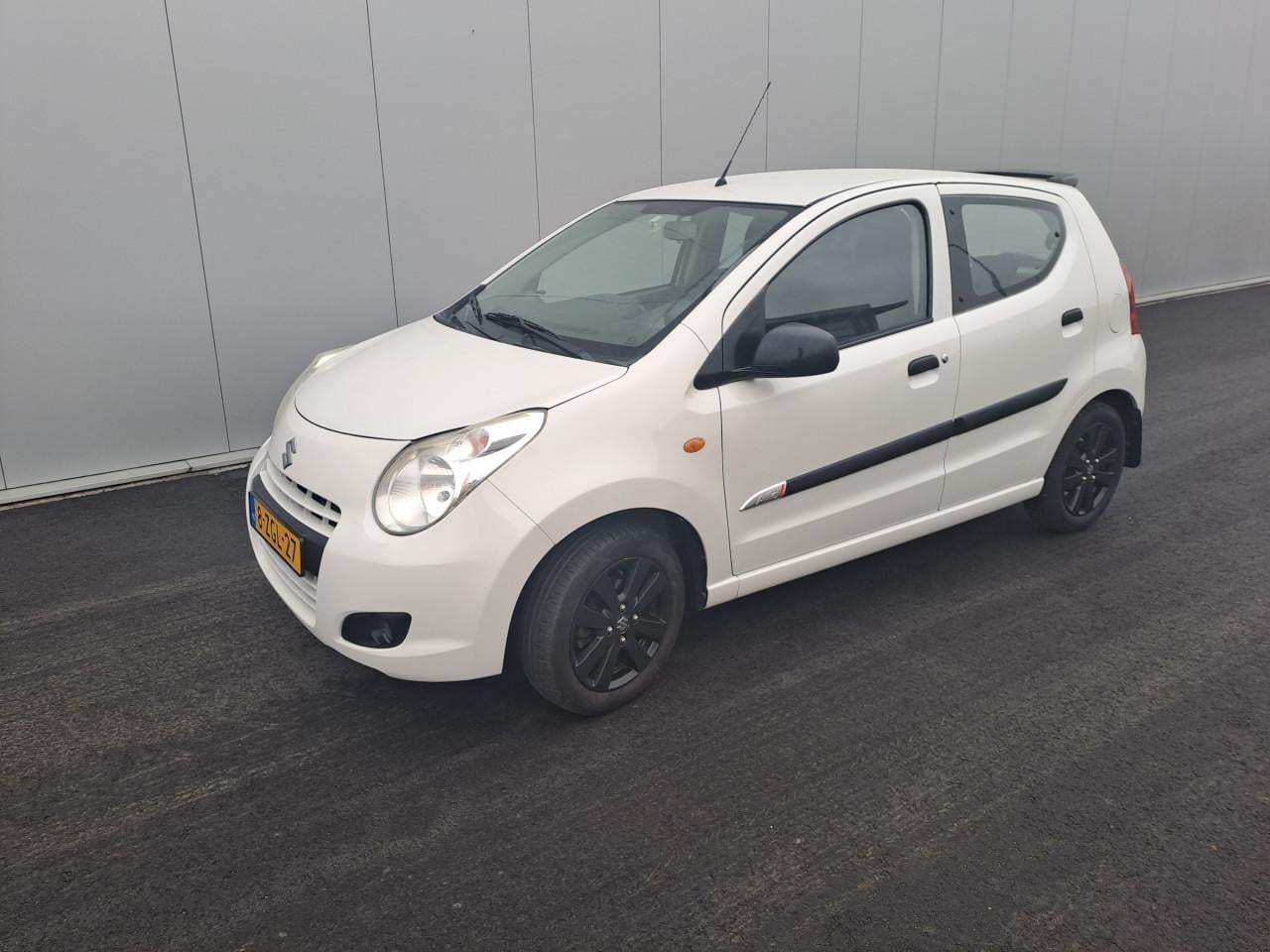 Suzuki Alto 1.0 celebration wit metallic