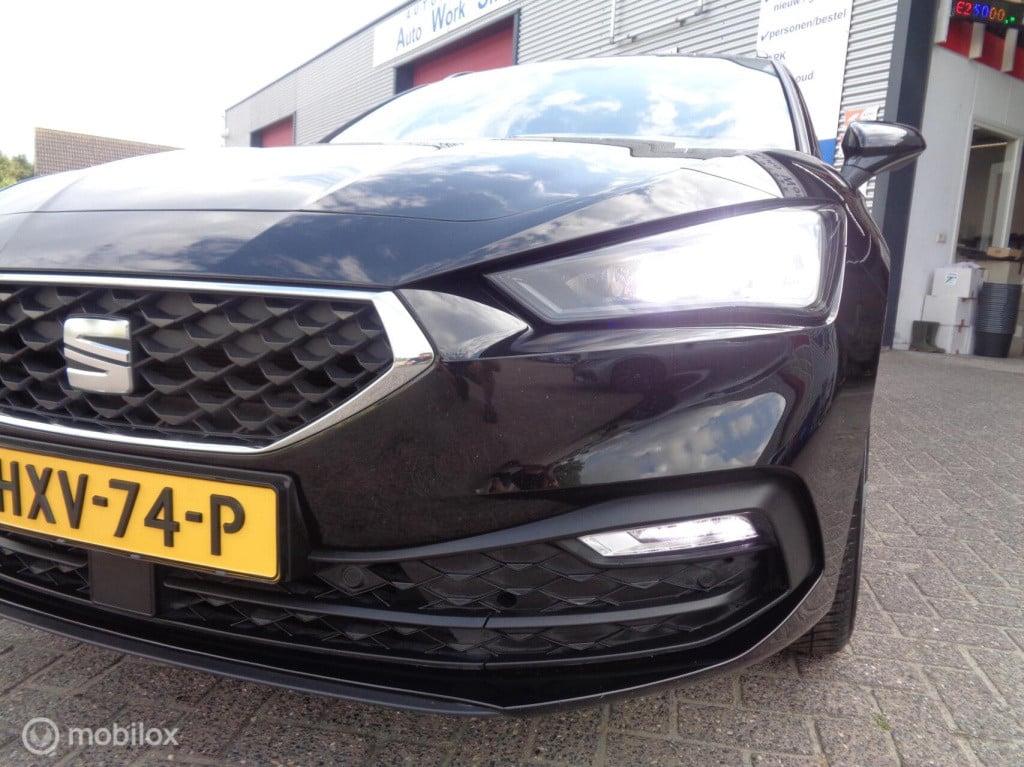 Seat Leon Sportstourer 1.5 tsi style business/airco/lm velgen/carplay/pdc/c