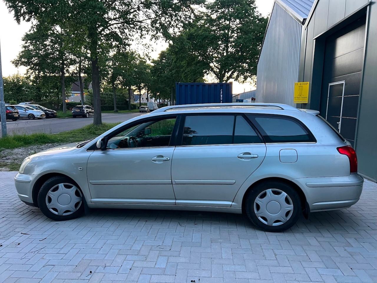 Toyota Avensis Wagon - 2.0 VVTi Linea Sol Airco