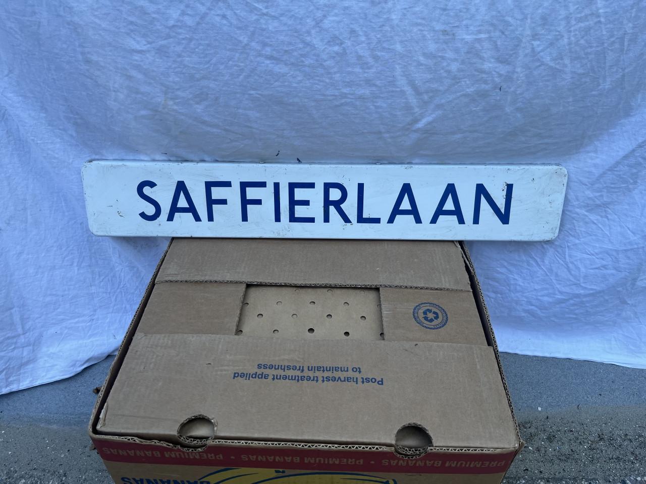 Straatnaambord Saffierlaan