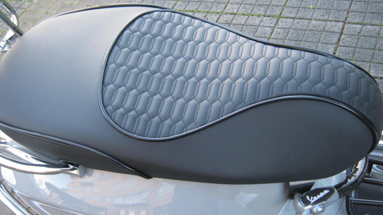 TE KOOP VESPA SPRINT COSTUM MET WEINIG KM  850 KM