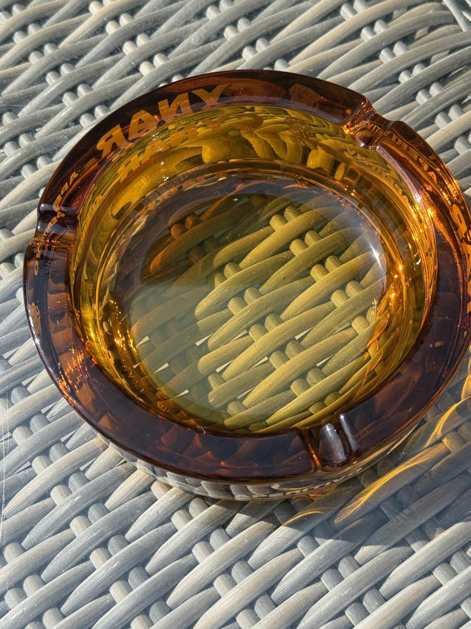 Vintage glazen asbak. Amber kleurig. Cynar aperitivo