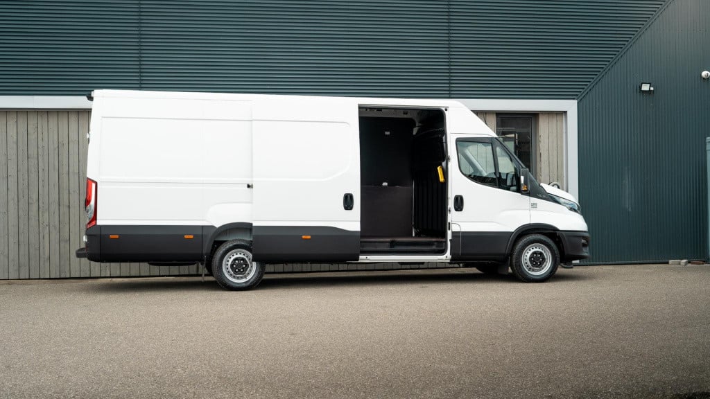 Iveco Daily 35s16v 2.3 410 h2 | direct leverbaar | complete betimmering laa
