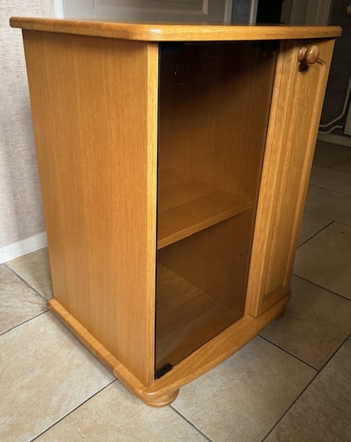 Eikenhouten kastje - radio/TV meubel
