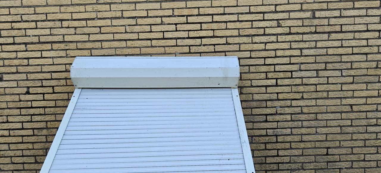 Te Koop Rolluik wit met lint bediening H ±215cm,B ±137 cm bak H ± 20,5 cm