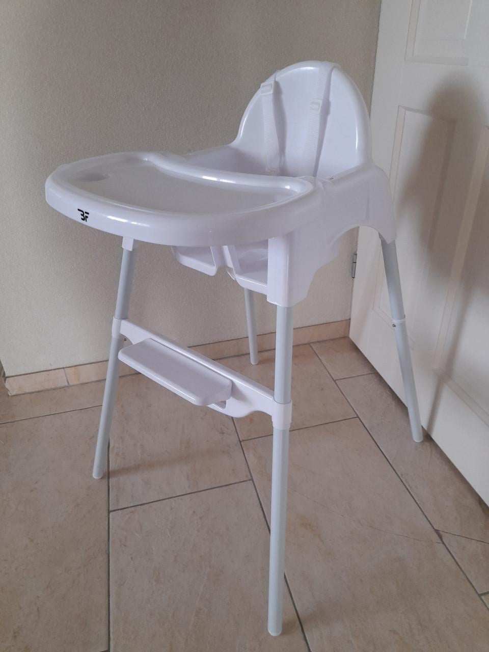 Kinderstoel met gordel (in goede nette staat)