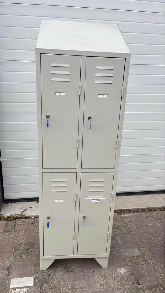 Overtoom lockerkast kluisjes