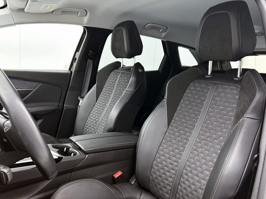 Peugeot 3008 plug-in hybrid 225pk road trip | rijklaar | trekhaak |