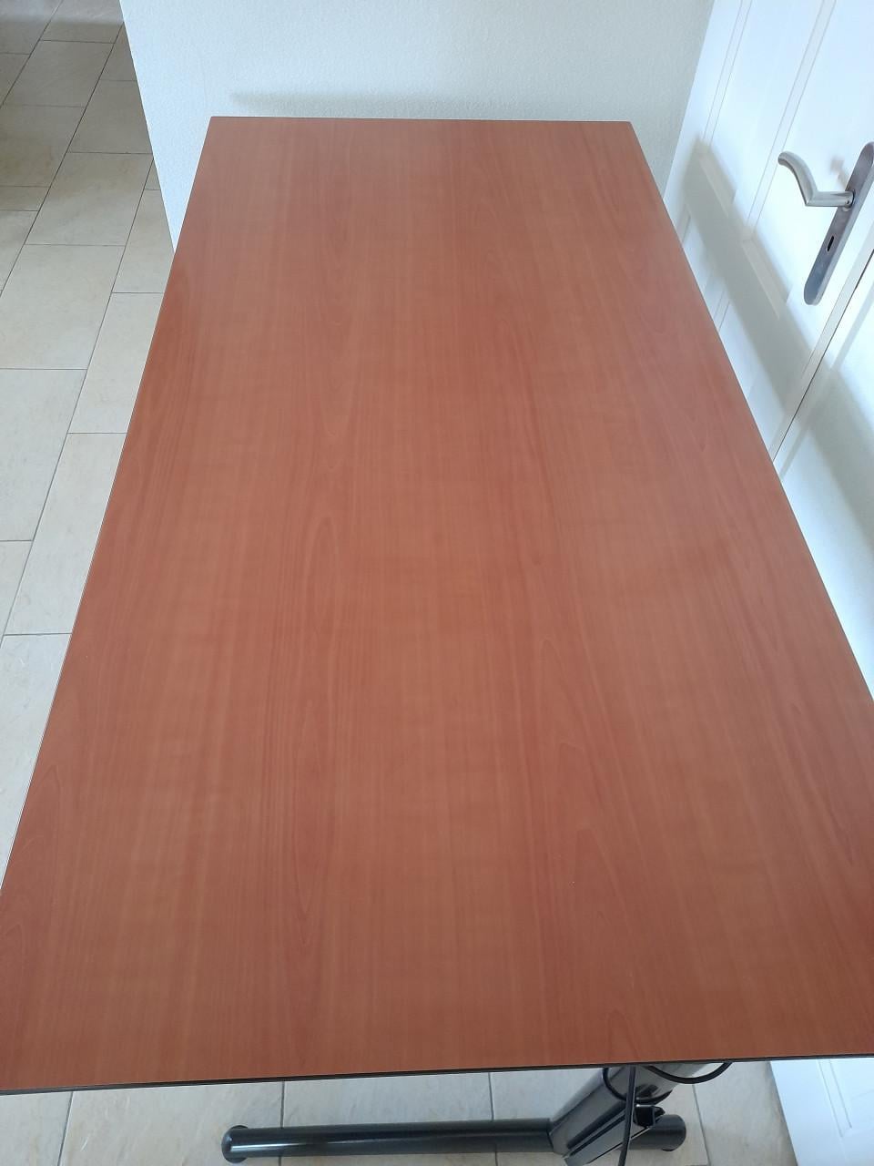 Elektrisch verstelbaar zit- sta-  bureau 80 x 160 ( z.g.a.n.)