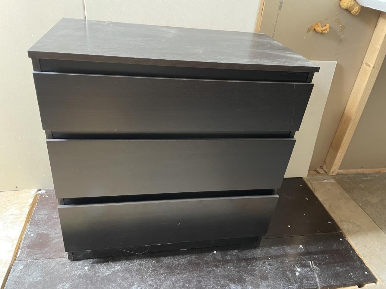 Kast met drie ladens